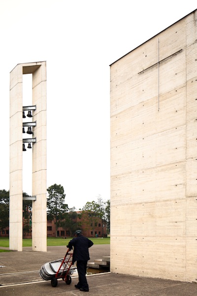 Los Nogales School Chapel / Daniel Bonilla Arquitectos