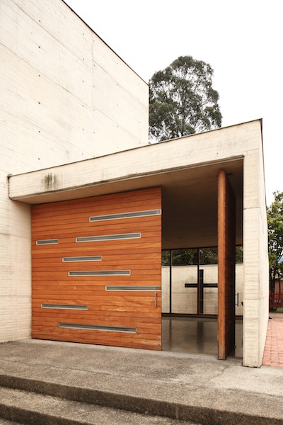 Los Nogales School Chapel / Daniel Bonilla Arquitectos