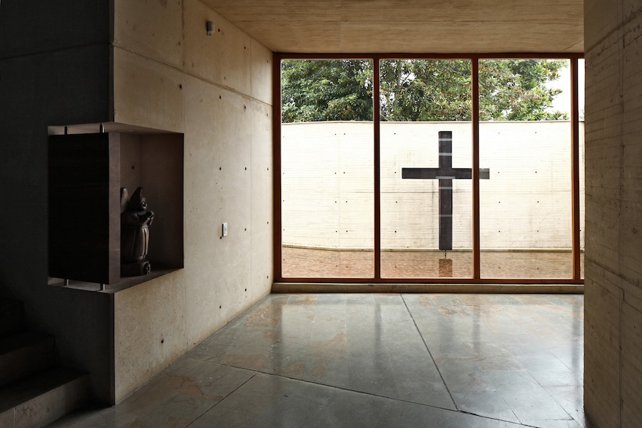 Los Nogales School Chapel / Daniel Bonilla Arquitectos