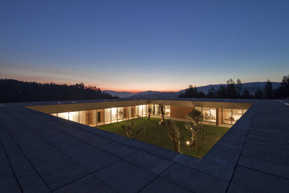 Lar Casa de Magalhaes / Atelier Carvalho Araújo