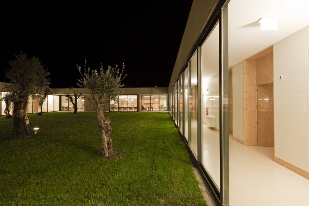 Lar Casa de Magalhaes / Atelier Carvalho Araújo