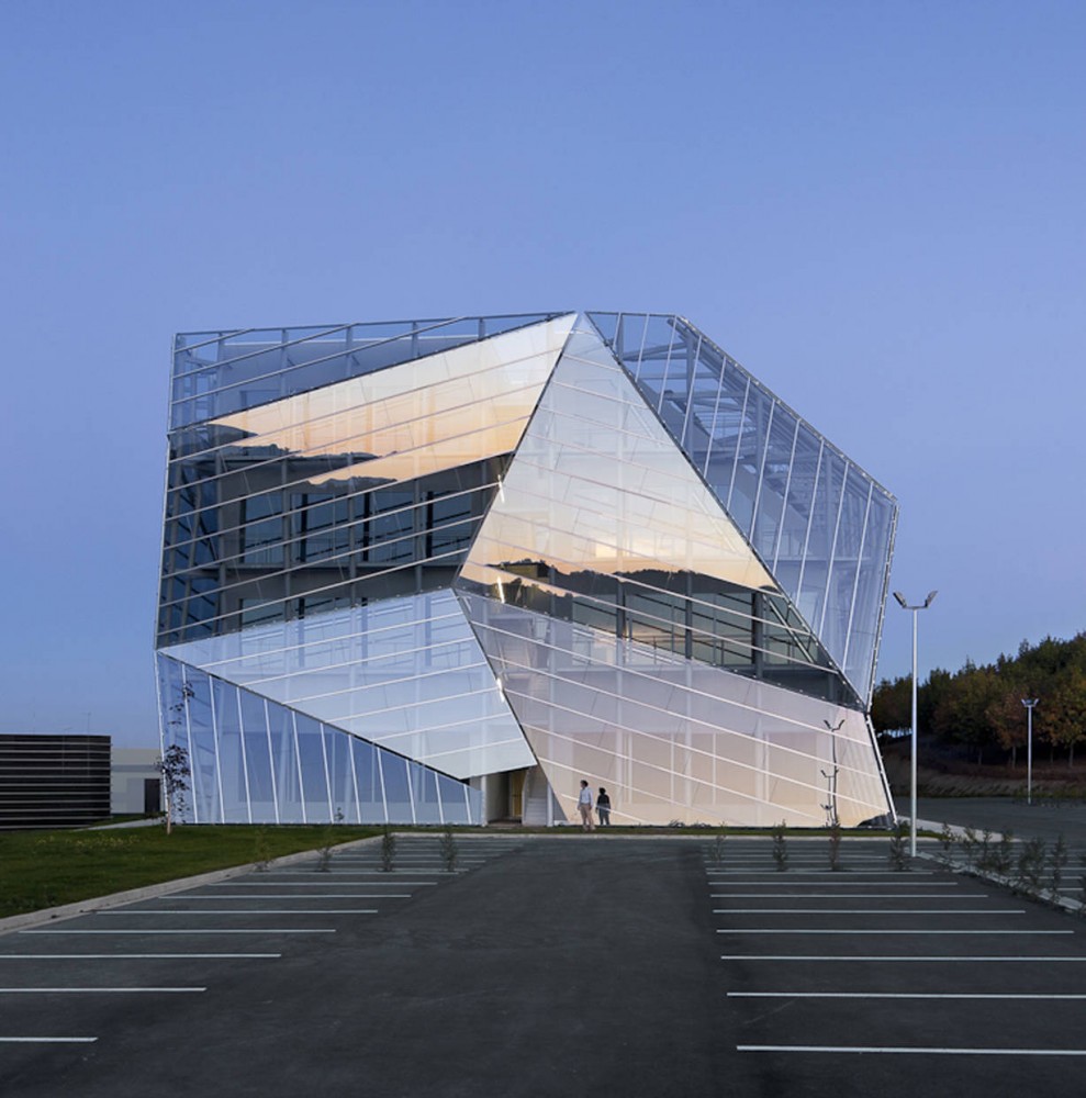 E8 Building / Coll-Barreu Arquitectos