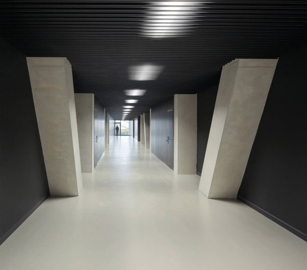 E8 Building / Coll-Barreu Arquitectos