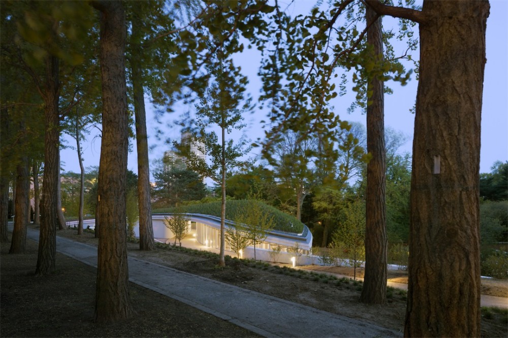Brooklyn Botanic Garden Visitor Center Opens to the Public