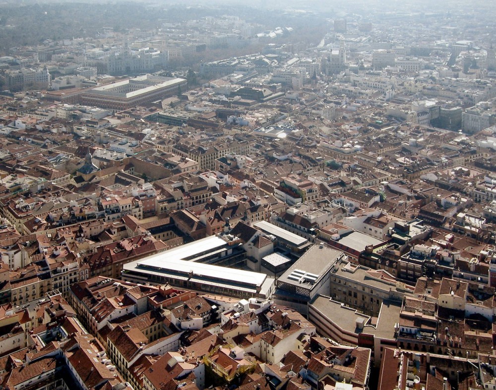 Escuelas Pias de San Anton / Estudio Gonzalo Moure