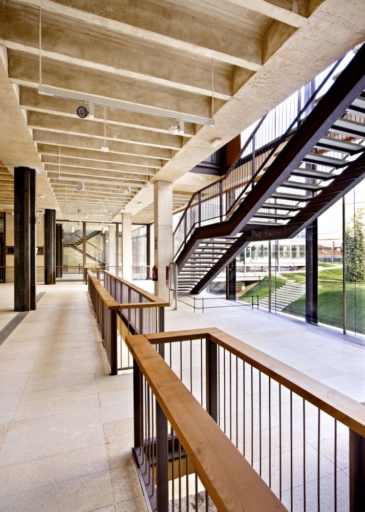 Escuelas Pias de San Anton / Estudio Gonzalo Moure