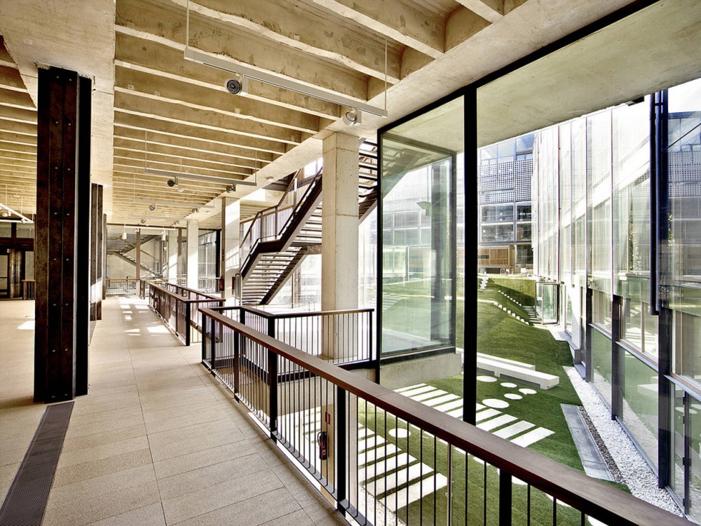 Escuelas Pias de San Anton / Estudio Gonzalo Moure