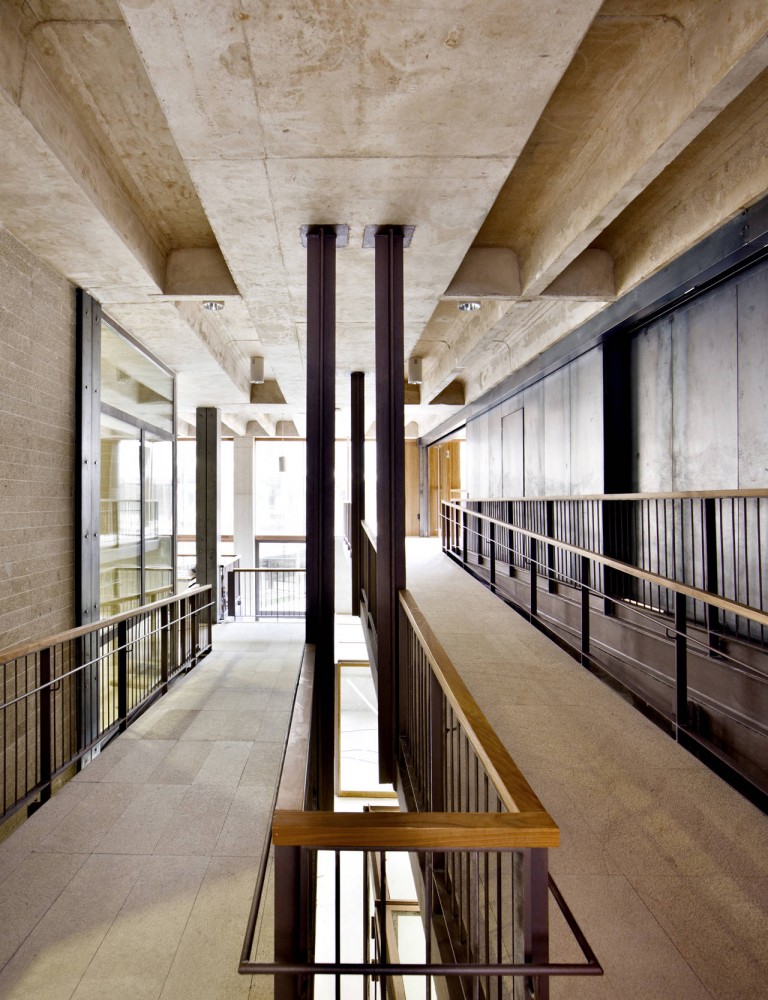 Escuelas Pias de San Anton / Estudio Gonzalo Moure