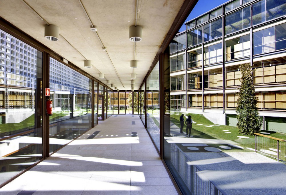 Escuelas Pias de San Anton / Estudio Gonzalo Moure