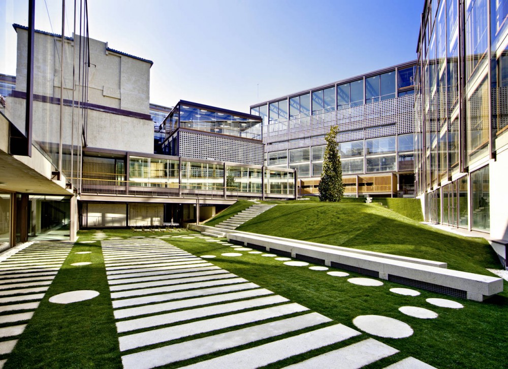Escuelas Pias de San Anton / Estudio Gonzalo Moure