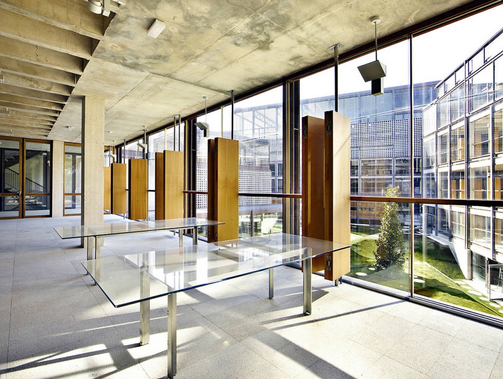 Escuelas Pias de San Anton / Estudio Gonzalo Moure