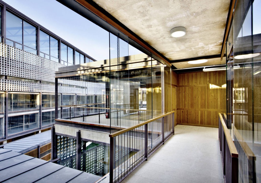 Escuelas Pias de San Anton / Estudio Gonzalo Moure