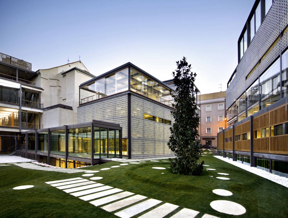Escuelas Pias de San Anton / Estudio Gonzalo Moure