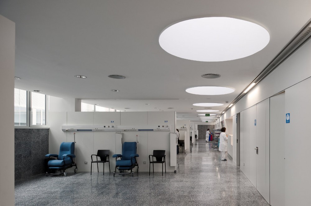Hospital of Sant Joan Despi Doctor Moises Broggi / Brullet-De Luna Arquitectes + Pinearq