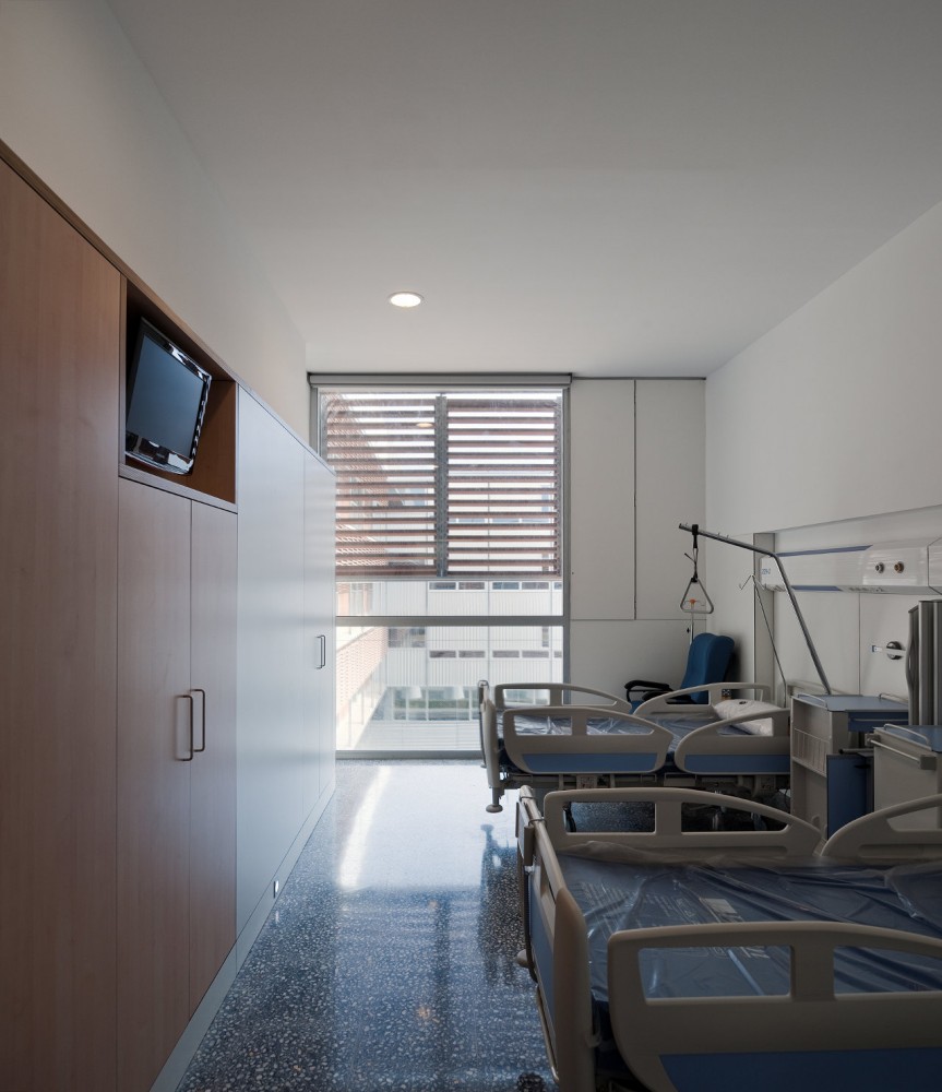 Hospital of Sant Joan Despi Doctor Moises Broggi / Brullet-De Luna Arquitectes + Pinearq