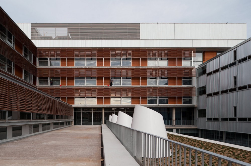 Hospital of Sant Joan Despi Doctor Moises Broggi / Brullet-De Luna Arquitectes + Pinearq