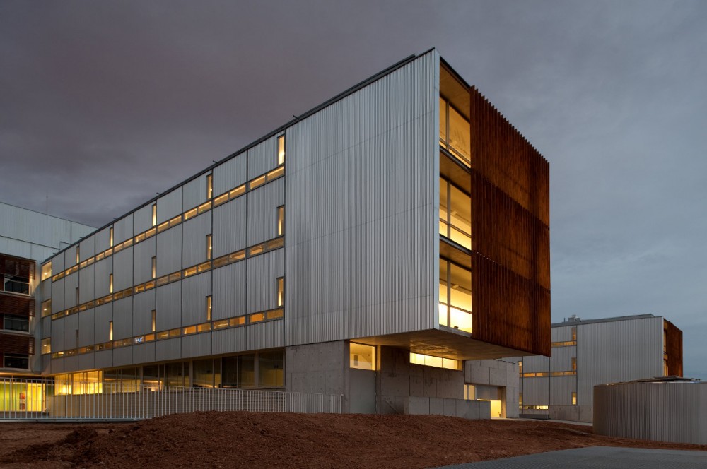 Hospital of Sant Joan Despi Doctor Moises Broggi / Brullet-De Luna Arquitectes + Pinearq