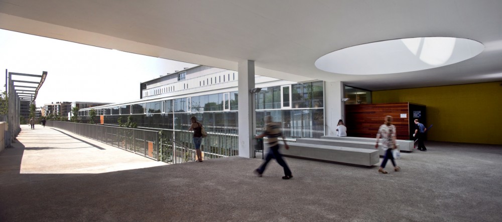 Hospital of Sant Joan Despi Doctor Moises Broggi / Brullet-De Luna Arquitectes + Pinearq
