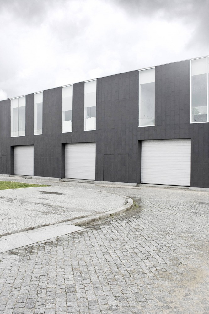 Maia Commercial Gallery / 100 Planos Arquitectura
