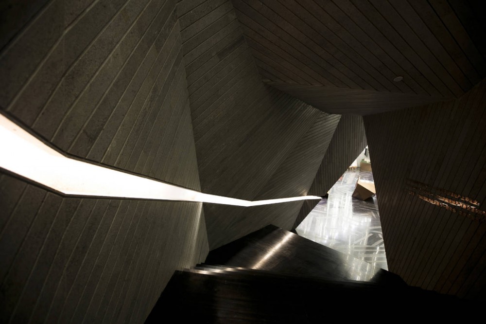 Chongqing Mountain & City Sales Office / One Plus Partnership