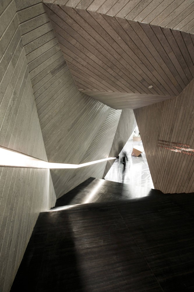 Chongqing Mountain & City Sales Office / One Plus Partnership
