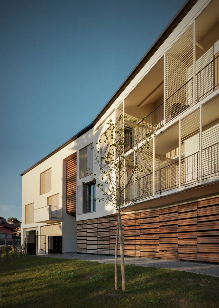 Residencial-Commercial Building In Azzate / Park Associati