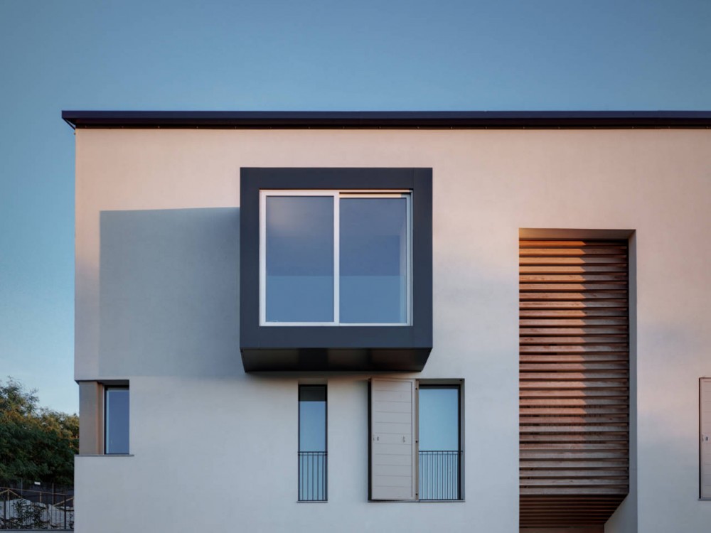 Residencial-Commercial Building In Azzate / Park Associati