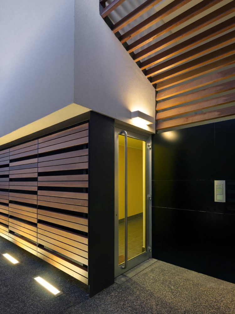 Residencial-Commercial Building In Azzate / Park Associati