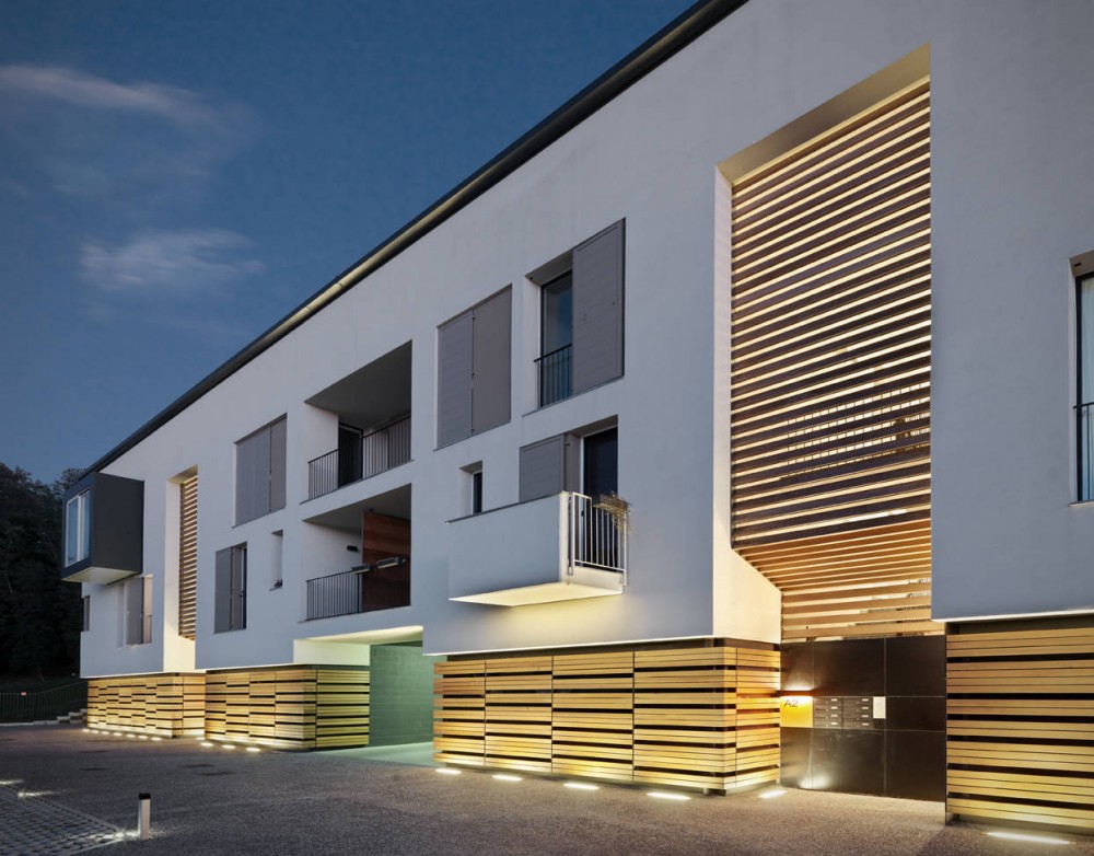 Residencial-Commercial Building In Azzate / Park Associati