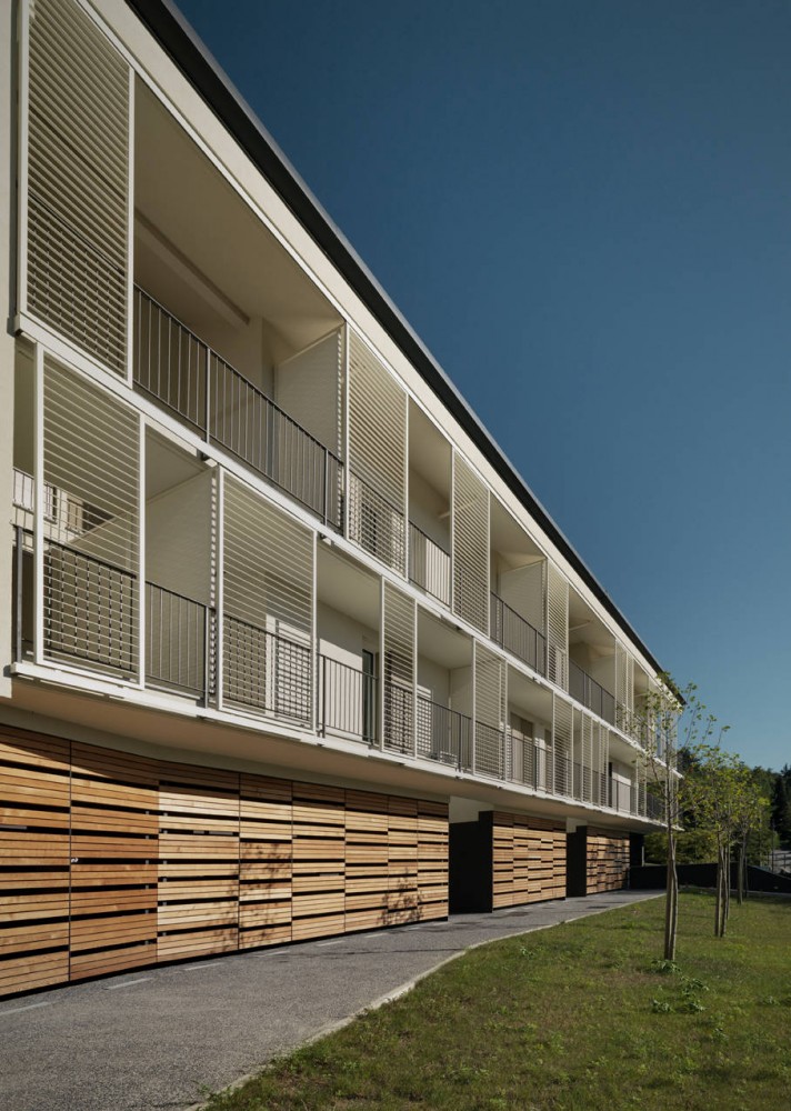 Residencial-Commercial Building In Azzate / Park Associati