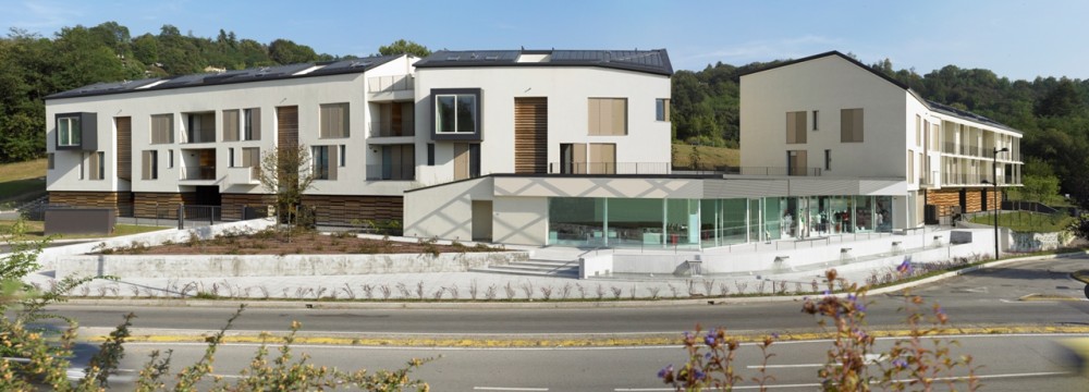 Residencial-Commercial Building In Azzate / Park Associati