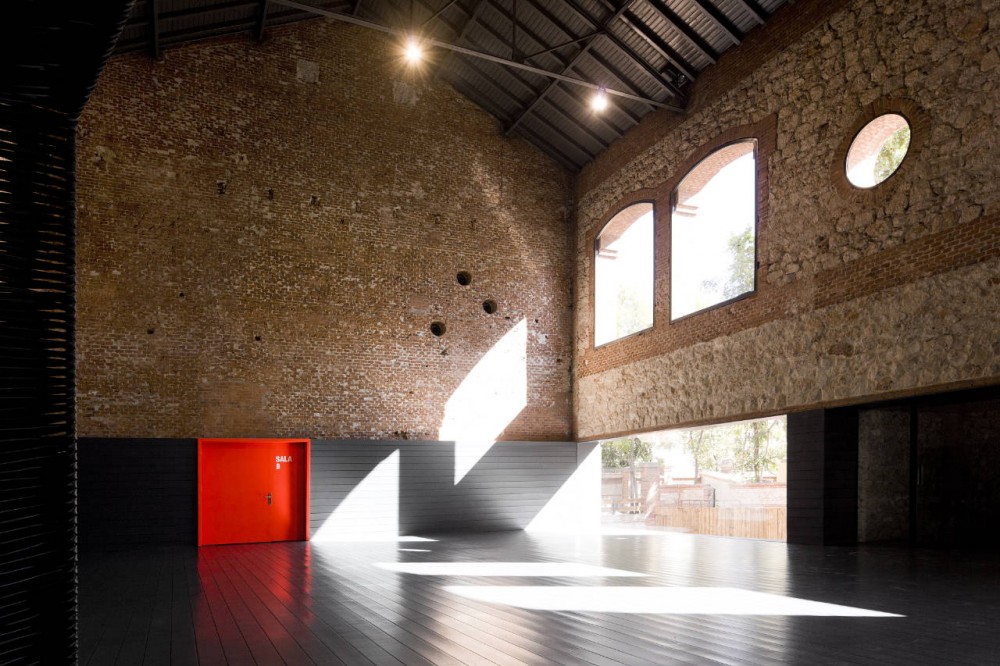 Cinema Center in Matadero de Legazpi / ch+qs arquitectos