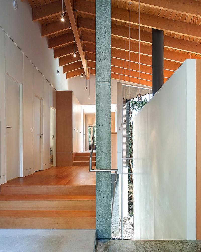 Gambier Island Retreat / BattersbyHowat Architects