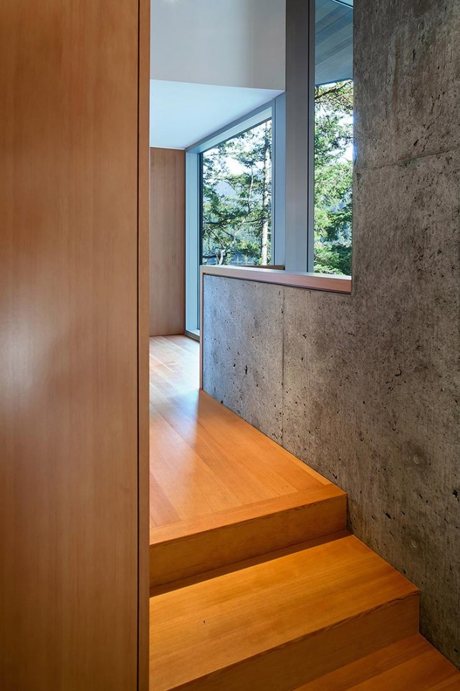 Gambier Island Retreat / BattersbyHowat Architects