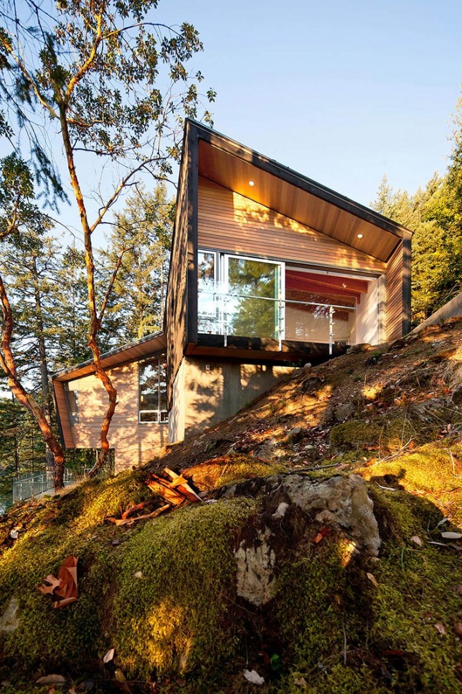 Gambier Island Retreat / BattersbyHowat Architects