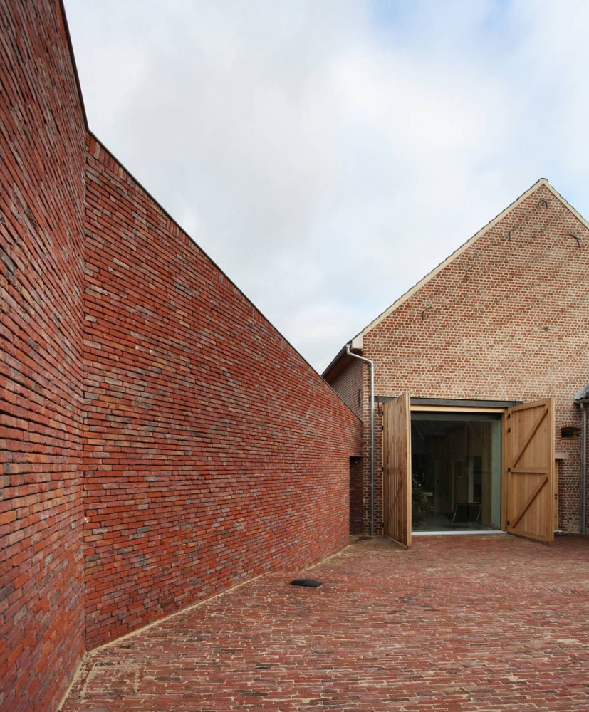 House DM / Lensass Architects