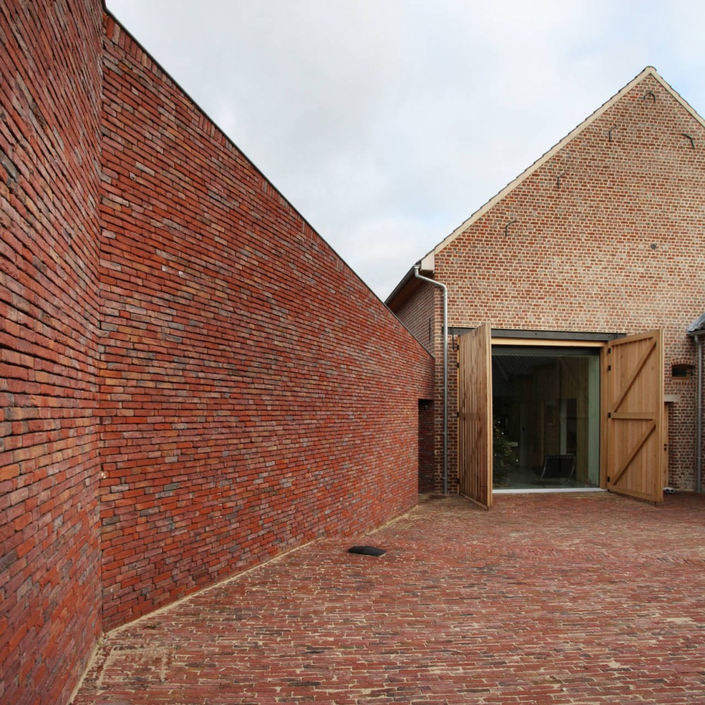 House DM / Lensass Architects