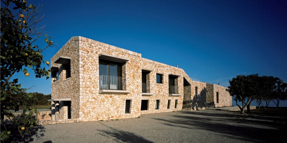 Rodia Stone House / Nikos Smyrlis Architect