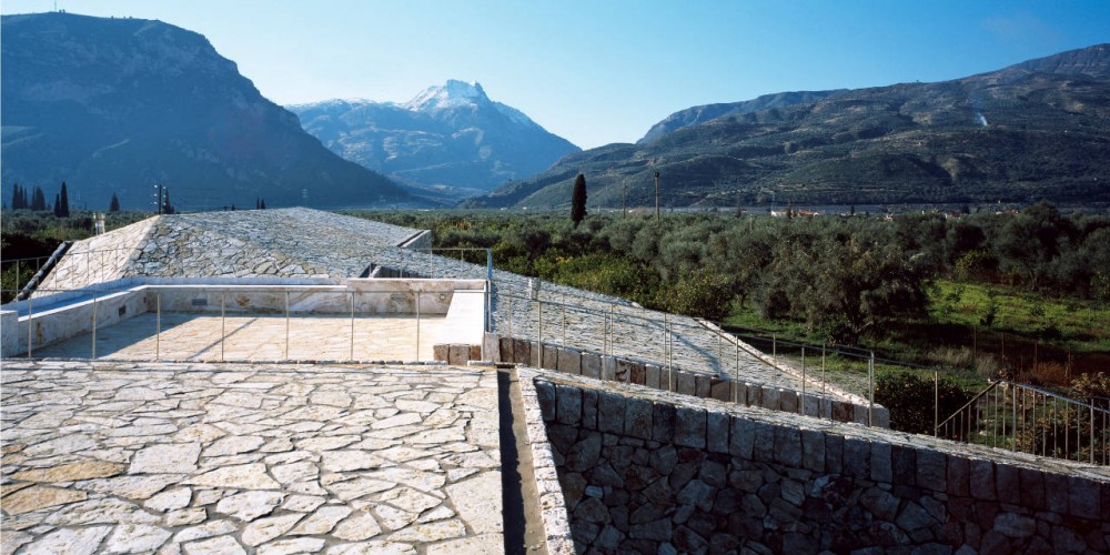 Rodia Stone House / Nikos Smyrlis Architect