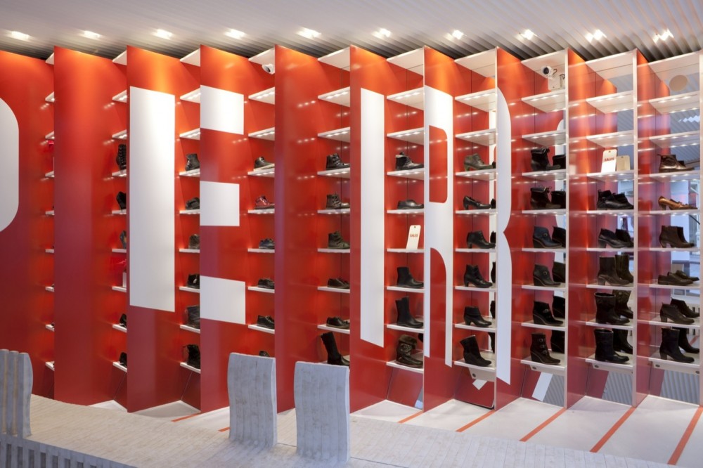 Camper’s House of Shoes / Shigeru Ban Architects + Dean Maltz Architect