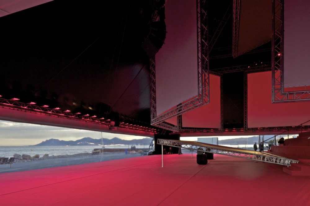 Kanye West’s seven-screen pavilion / OMA