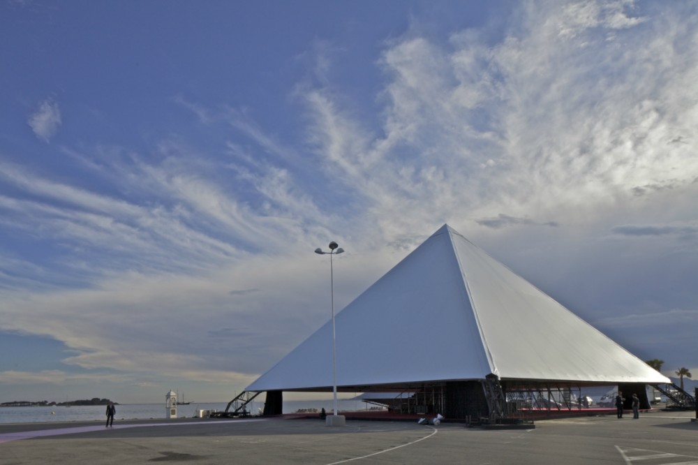 Kanye West’s seven-screen pavilion / OMA
