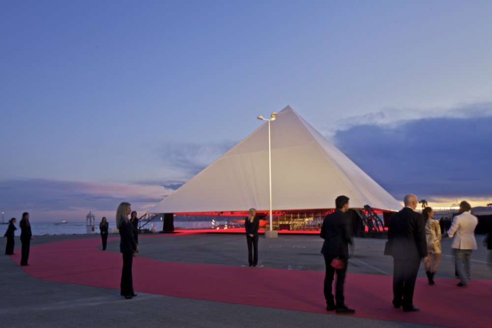 Kanye West’s seven-screen pavilion / OMA