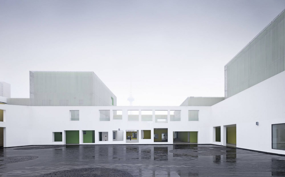 Youth Center of Qingpu / Atelier Deshaus