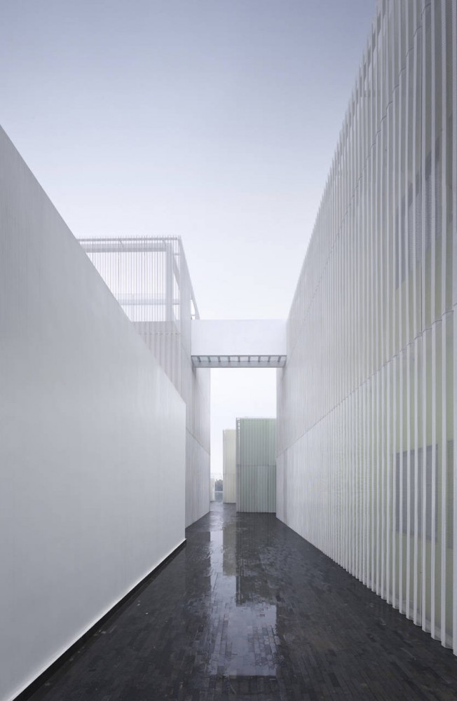 Youth Center of Qingpu / Atelier Deshaus