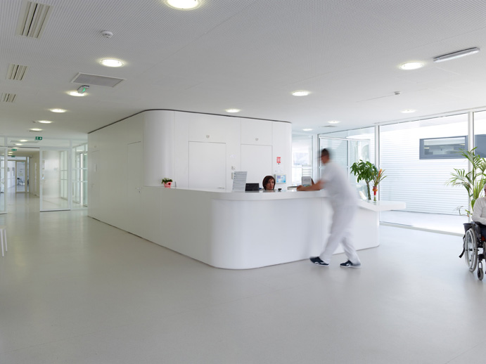 Private Clinic in Champigny / Atelier Zündel & Cristea