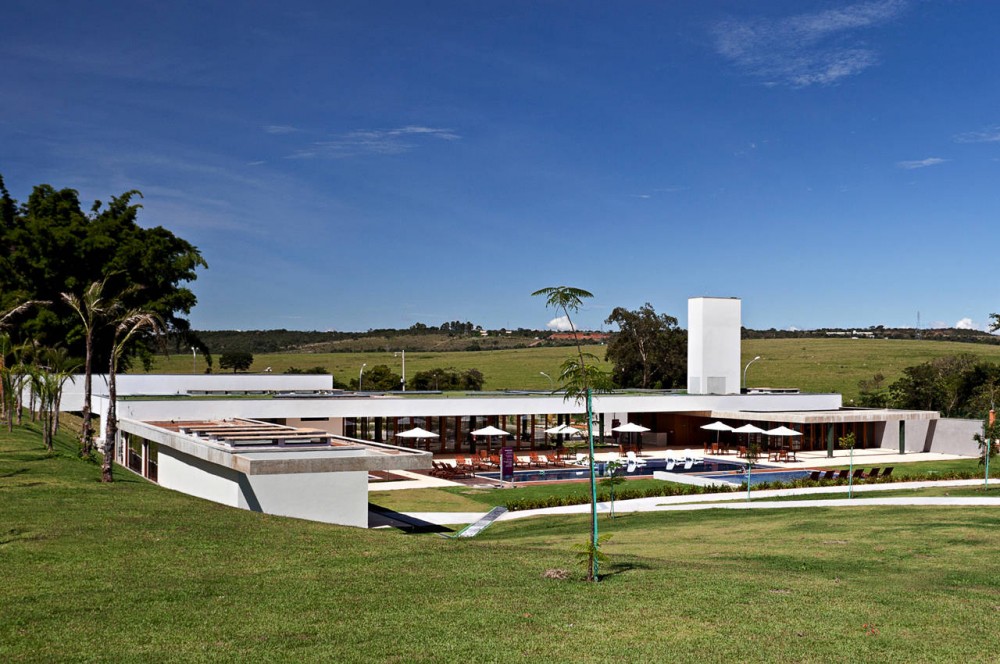 Alphaville Brasilia Club House / DOMO Arquitetos