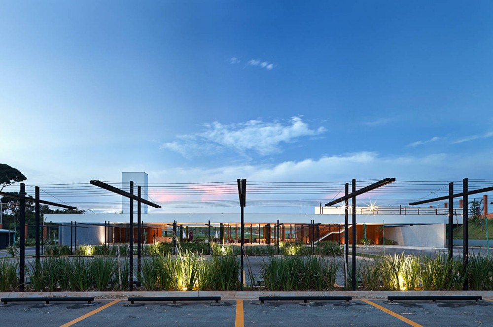 Alphaville Brasilia Club House / DOMO Arquitetos