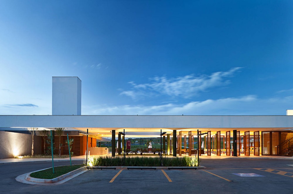 Alphaville Brasilia Club House / DOMO Arquitetos
