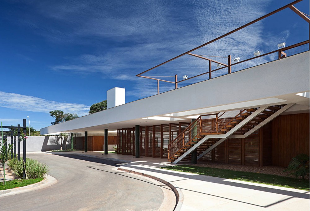 Alphaville Brasilia Club House / DOMO Arquitetos